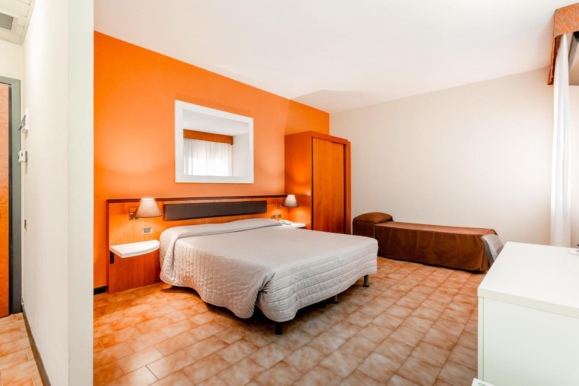 Hotel Rhi Porta Bologna 4*